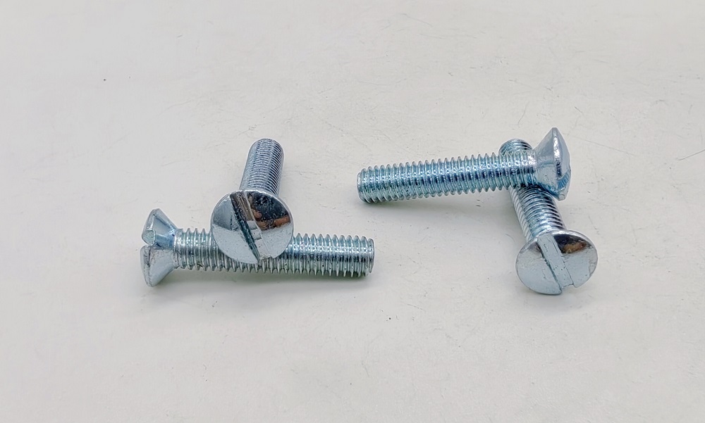 Hur använder jag DIN964 Slitted Half Countersunk huvudskruv?